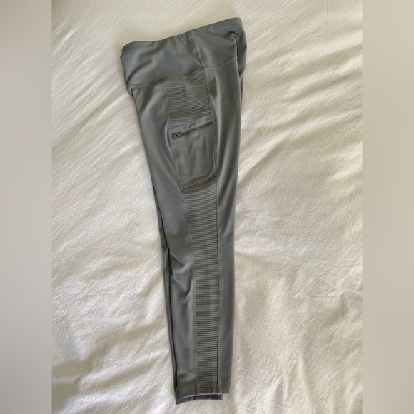 Old Navy Active Go Dry 7/8 Moto Street Leggings size M - Picture 4 of 5